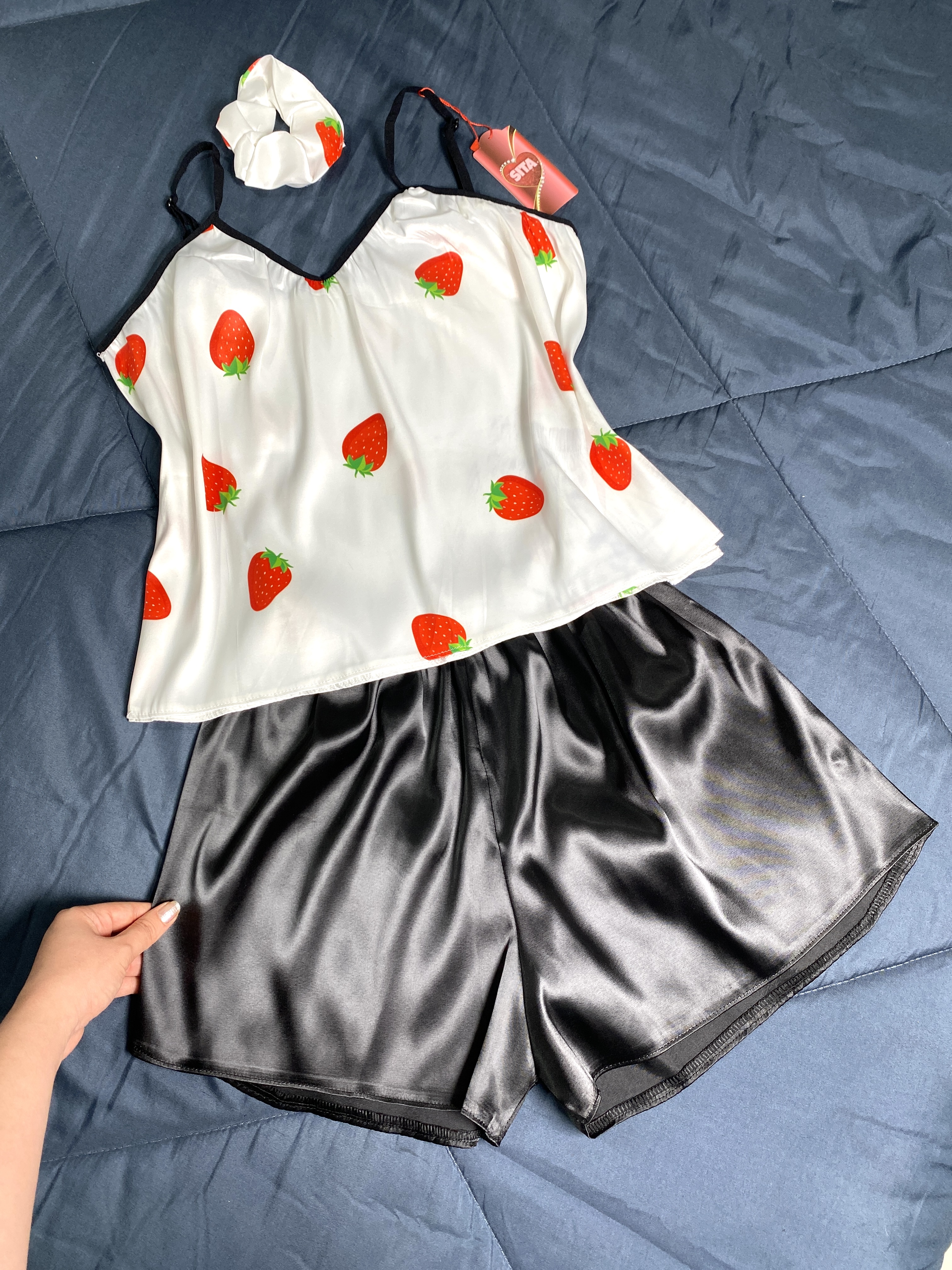 ست تاپ و شلوارک ساتن زنانه